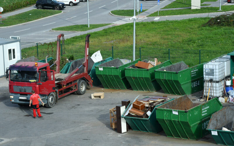 Zbiranje stare elektronike v reciklažnih centrih ustavljeno, nov sistem prihaja jeseni
