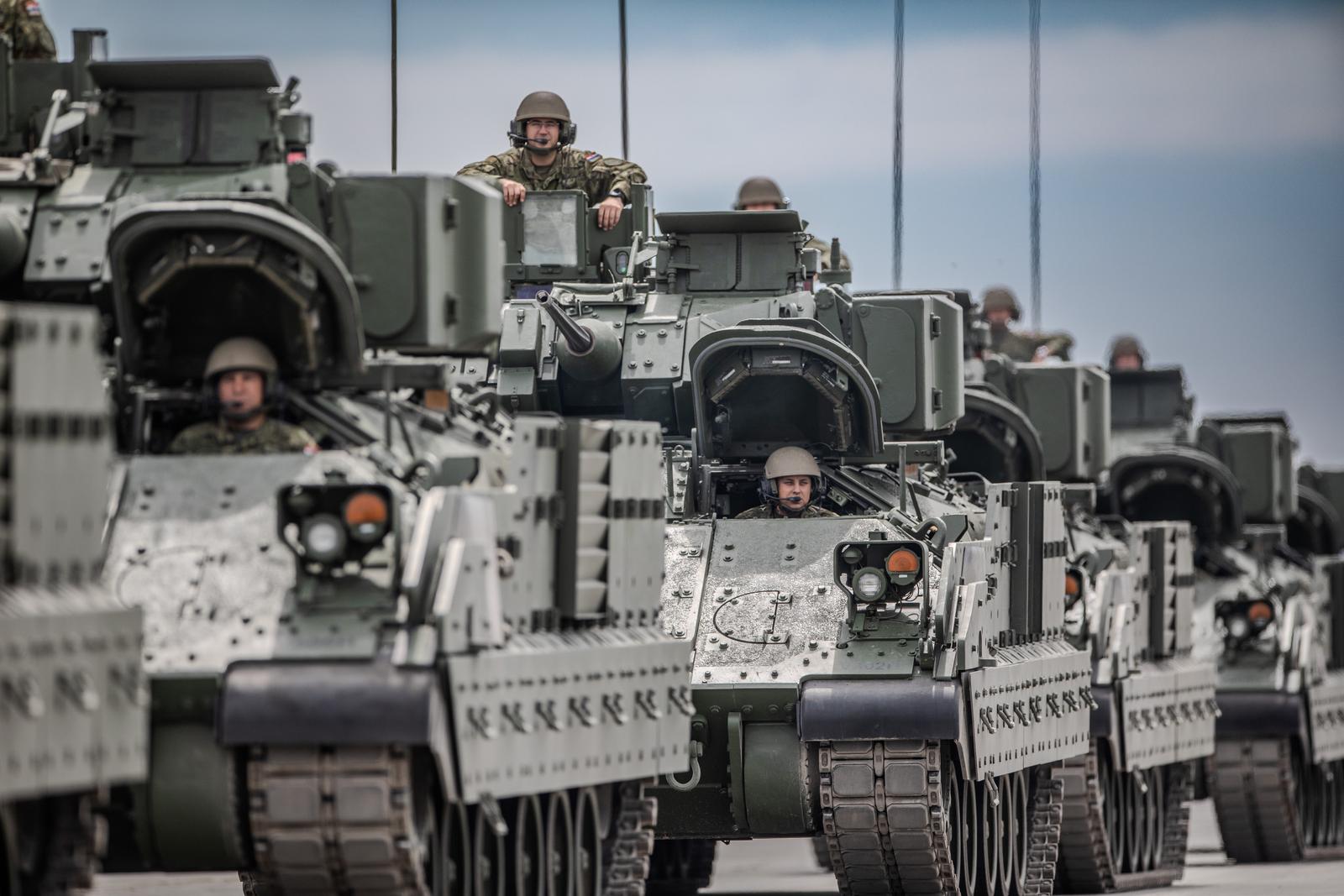 U vojarni Josip Jović u Udbini održana generalna proba za vojni mimohod