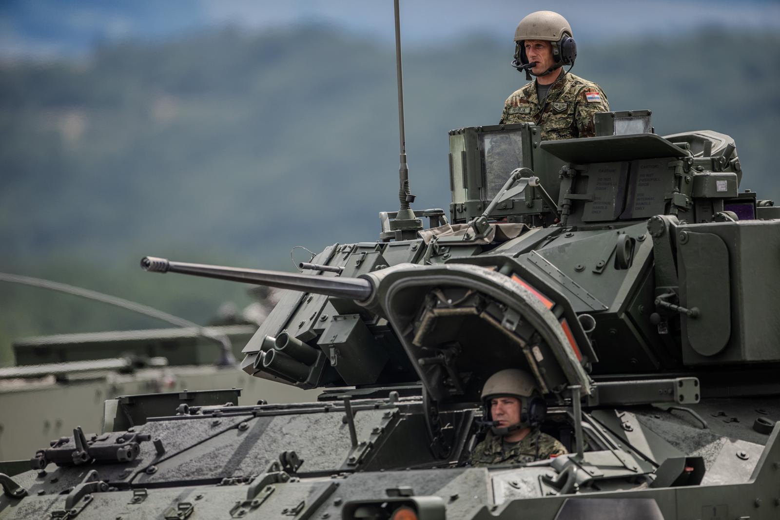 U vojarni Josip Jović u Udbini održana generalna proba za vojni mimohod