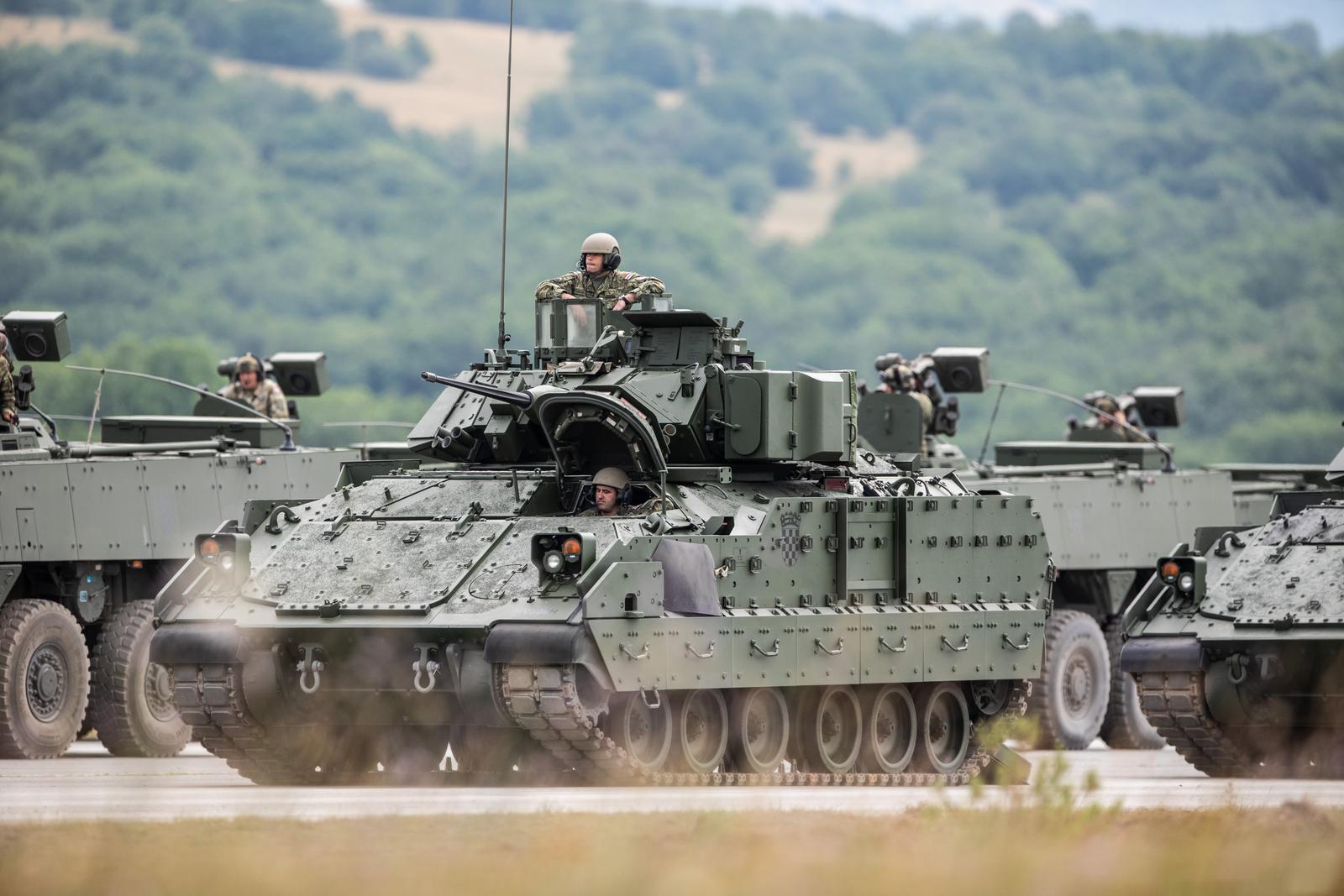 U vojarni Josip Jović u Udbini održana generalna proba za vojni mimohod