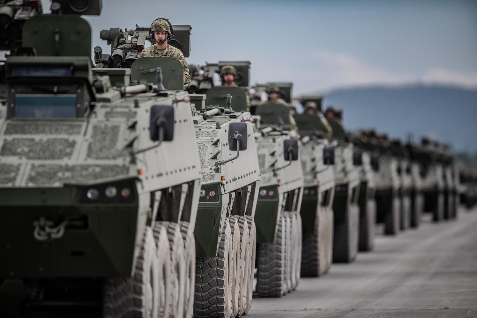 U vojarni Josip Jović u Udbini održana generalna proba za vojni mimohod