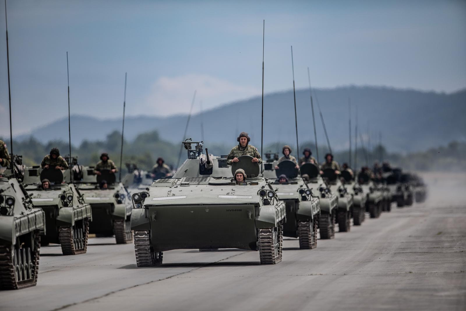 U vojarni Josip Jović u Udbini održana generalna proba za vojni mimohod