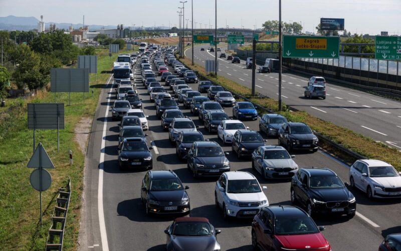 Vozniku v Zagrebu trajno zasegli vozilo in ga oglobili za 2.100 evrov