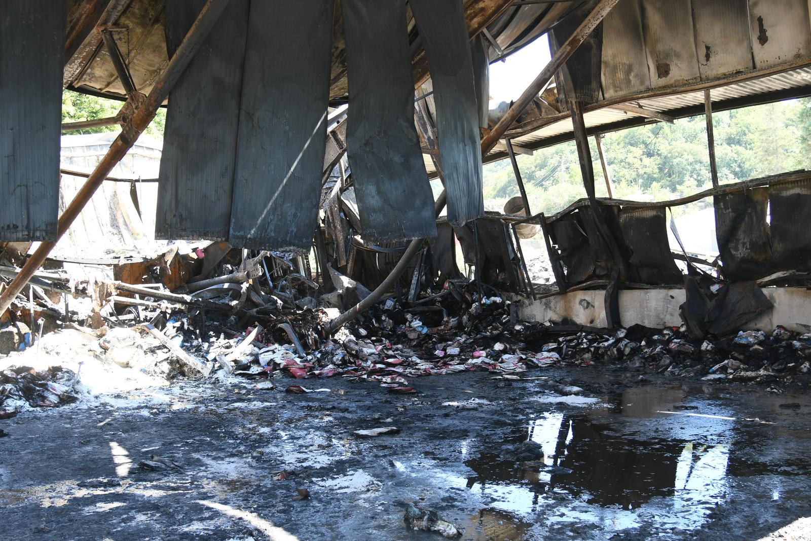 Nakon velikog požara tvornica Baumit u Siraču potpuno je uništena