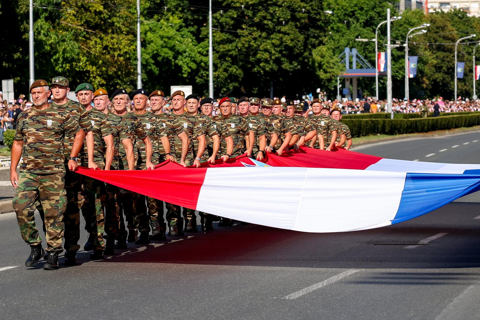 Zagreb: Svečani vojni mimohod u povodu 30 godina VRO Oluja