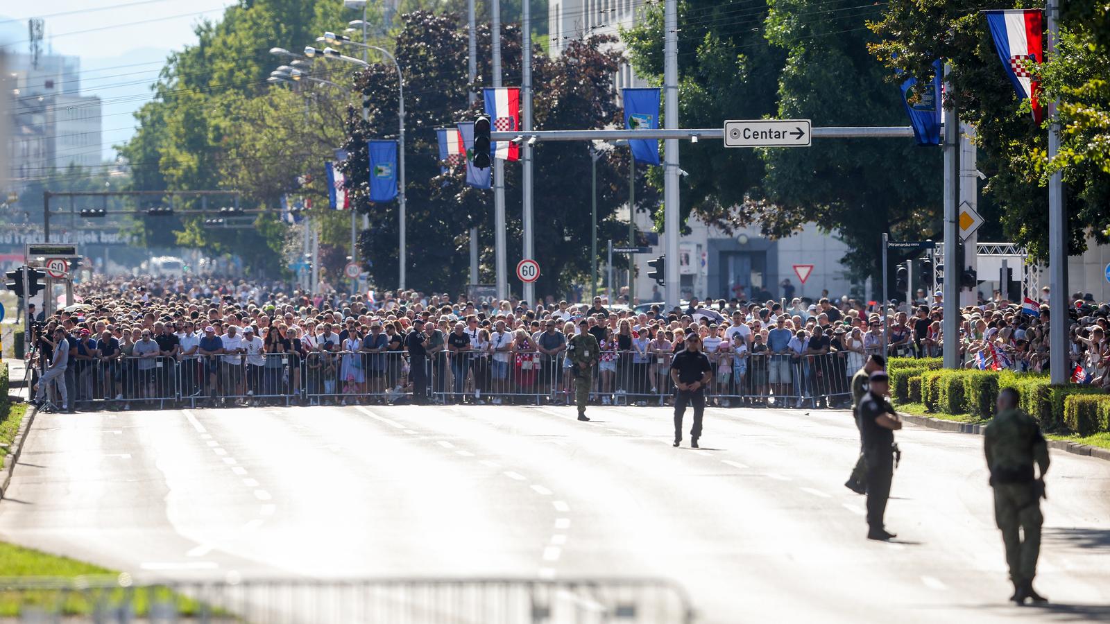 Zagreb: Svečani vojni mimohod u povodu 30 godina VRO Oluja
