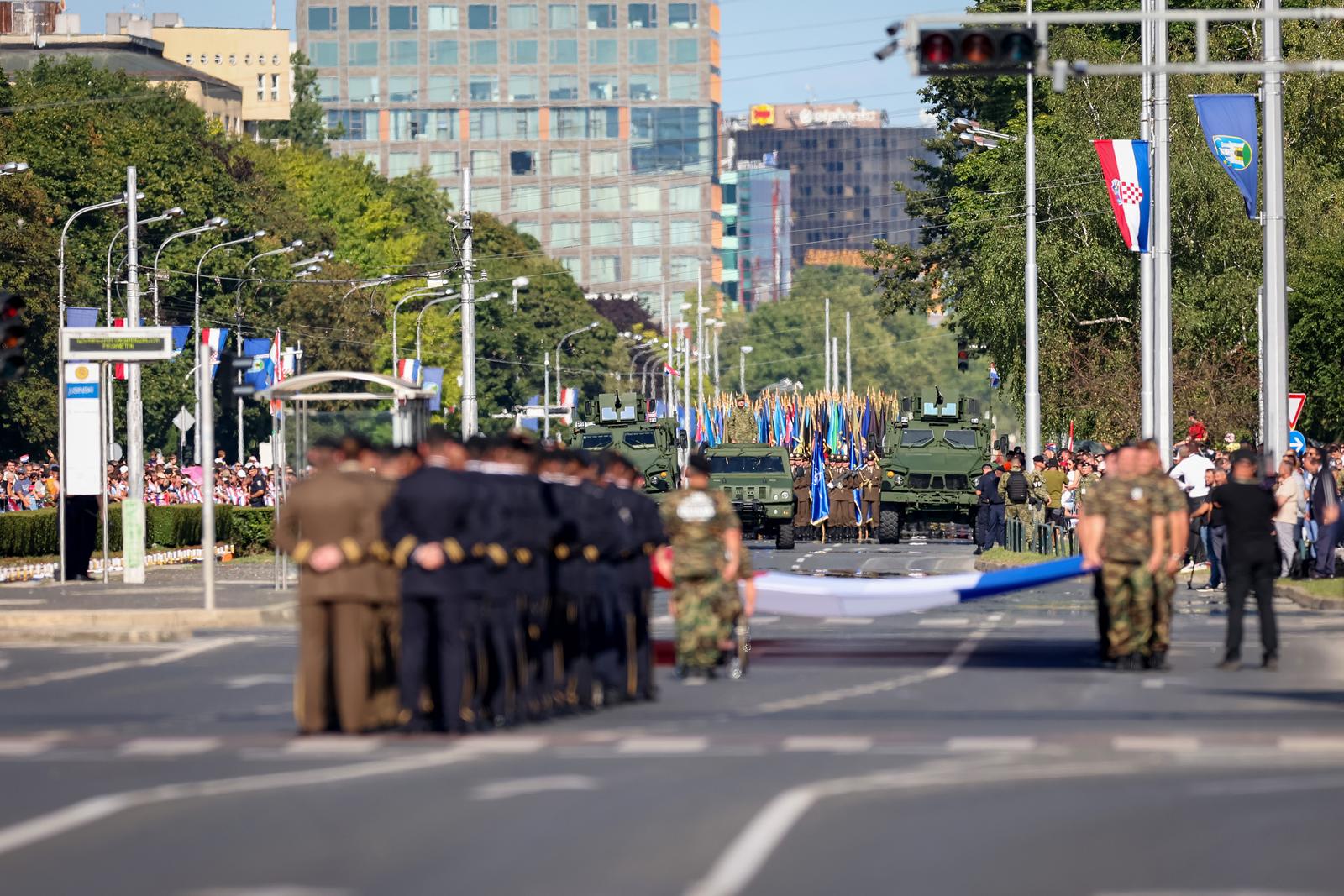 Zagreb: Svečani vojni mimohod u povodu 30 godina VRO Oluja