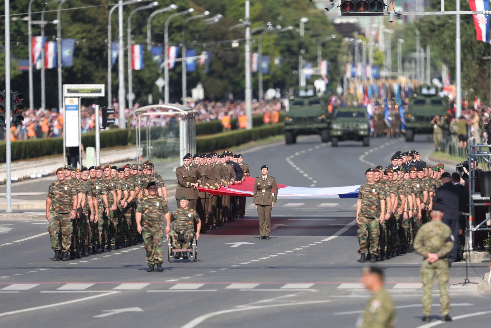Zagreb: Svečani vojni mimohod u povodu 30 godina VRO Oluja