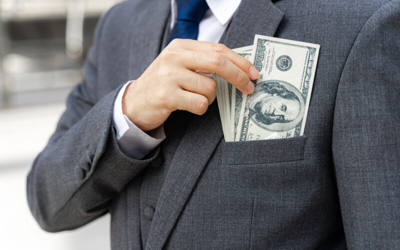 Dolar je v tednu dni oslabel v primerjavi s košarico ključnih valut, evro in jen sta okrepila