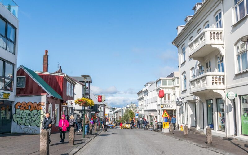 Islandija najdražja turistična destinacija za Američane, sledijo ji Velika Britanija, Nemčija in Italija