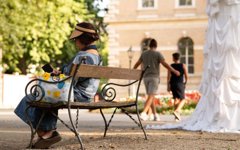 Železnice Črne gore opozarjajo na posledice nezakonitega ravnanja, na Hrvaškem se zvišujejo nadomestila za bolniško odsotnost, moški pri Bjelovaru pa izgubil denar v spletni prevari