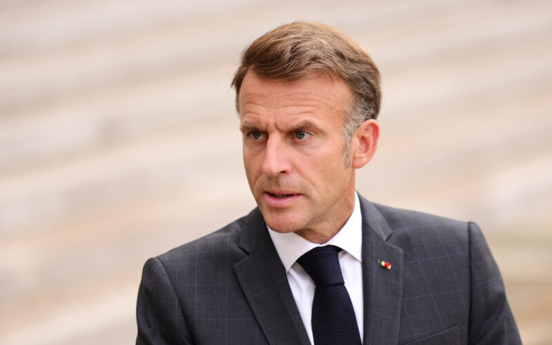 Macronu gori pod petama: Mora djelovati brzo da spriječi tržišnu i ustavnu krizu