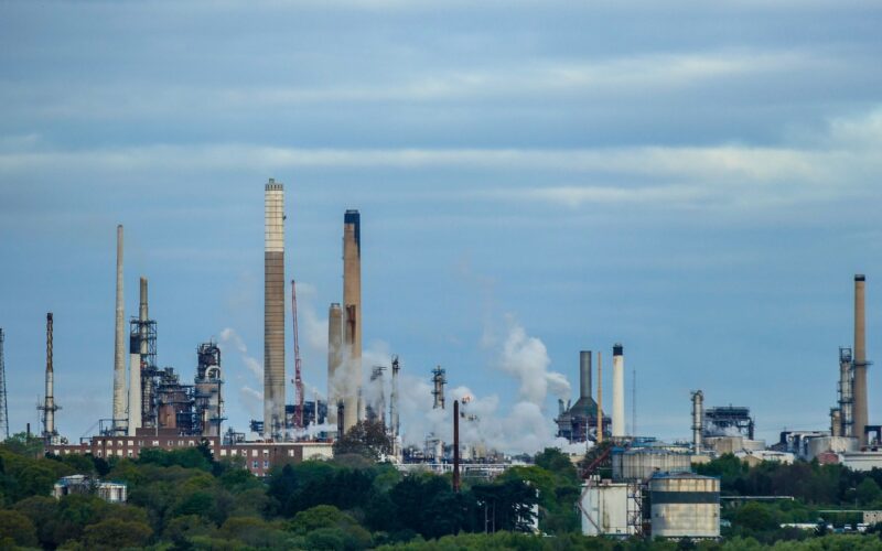 Porasle cijene nafte nakon ukrajinskih napada dronovima na rusku naftnu infrastrukturu