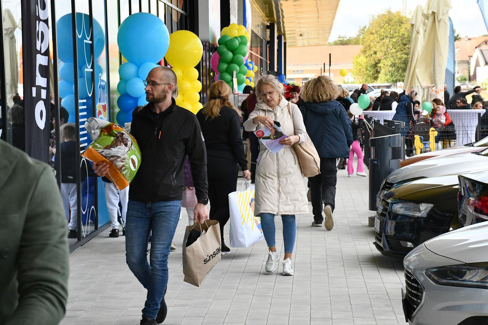 Nova Gradiška: Svečano otvoren novi maloprodajni trgovački park Stop Shop Nova Gradiška