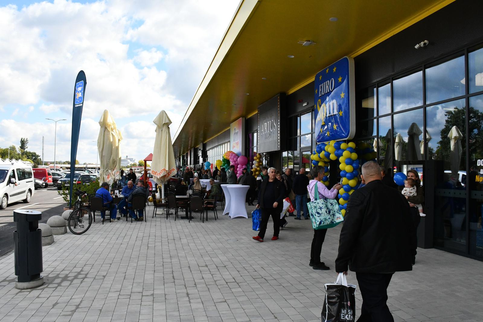 Nova Gradiška: Svečano otvoren novi maloprodajni trgovački park Stop Shop Nova Gradiška