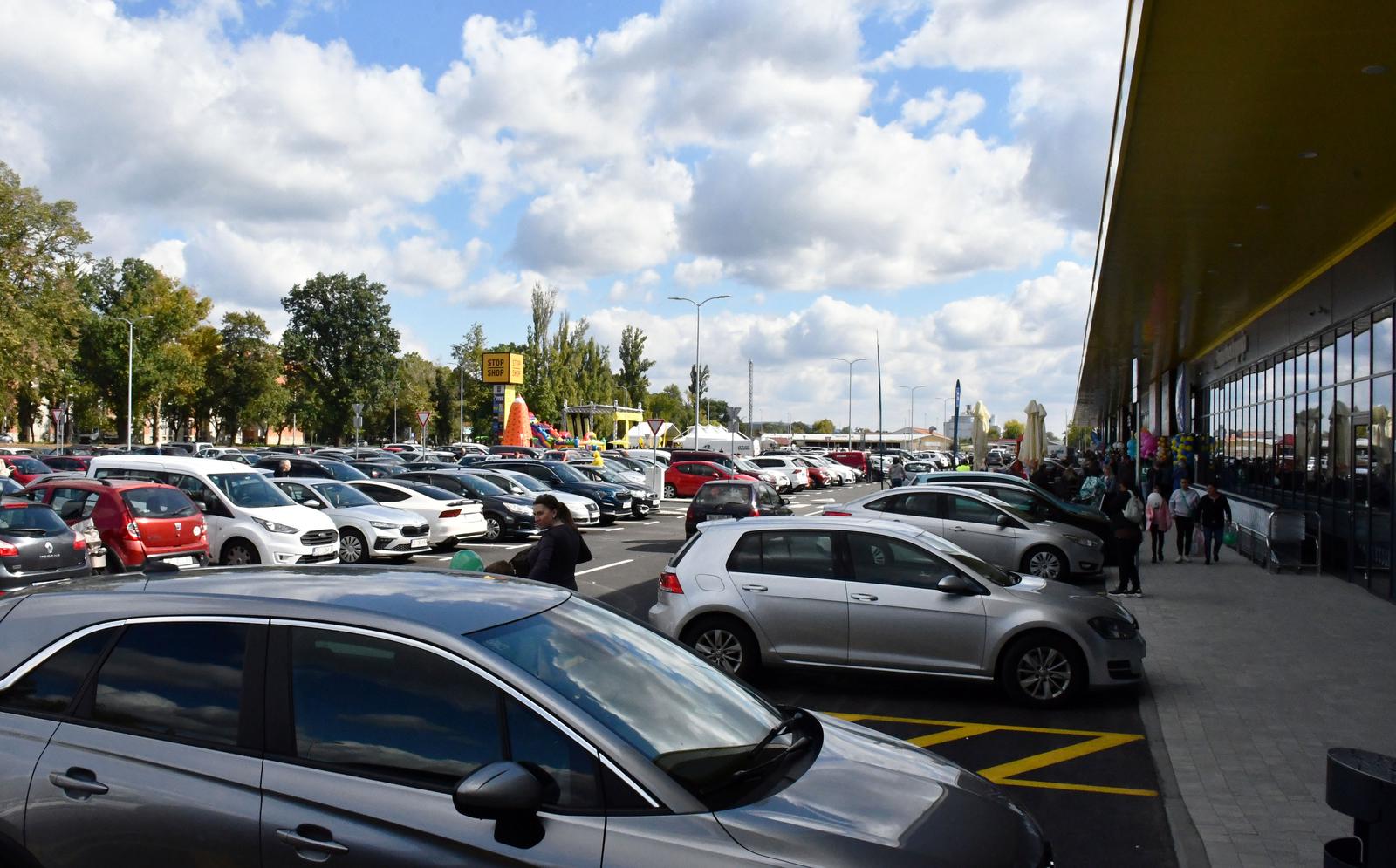 Nova Gradiška: Svečano otvoren novi maloprodajni trgovački park Stop Shop Nova Gradiška