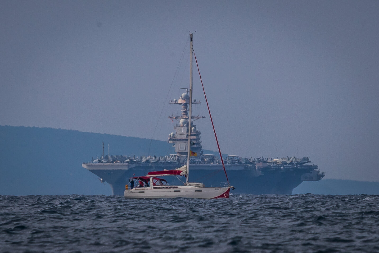 Najveći ratni brod ikada sagrađen, USS Gerald R. Ford, uplovio ispred Splita