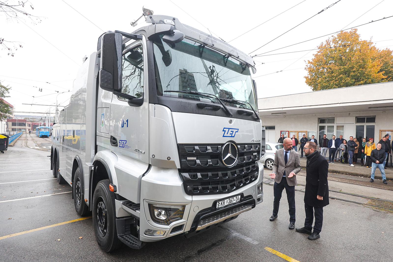 Tomaevi? i ZET predstavili nove niskopodne autobuse na elektri?ni pogon