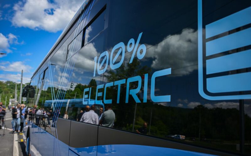 Pet hrvaških mest prejelo sredstva za električne avtobuse