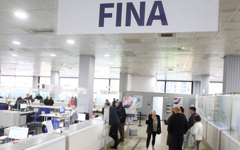 Blokirano 200 tisuća građana, dug oko četiri milijarde eura