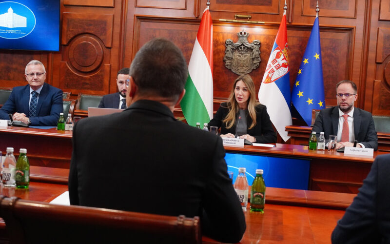 Ruski vlasnici spremni odreći se kontrole nad Naftnom industrijom Srbije