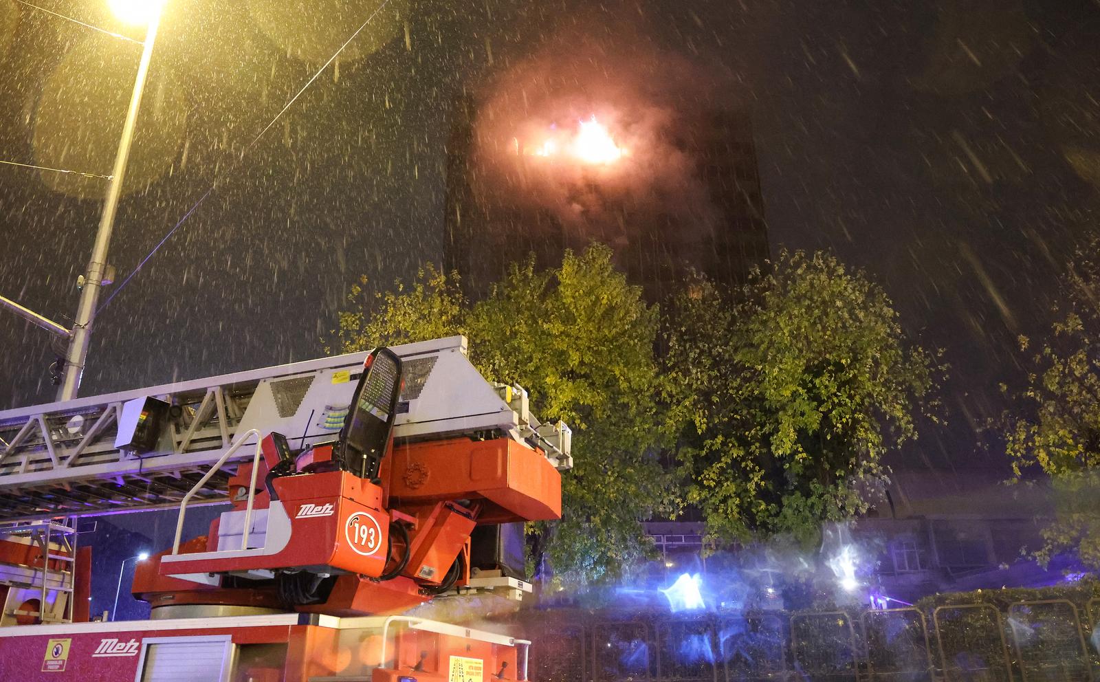 Zagreb: Požar u Vjesnikovom neboderu