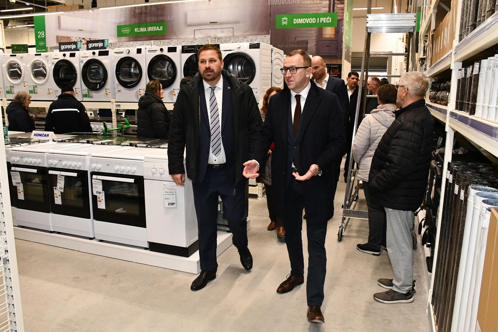 Otvorenje nove trgovina Pevex u Đakovu