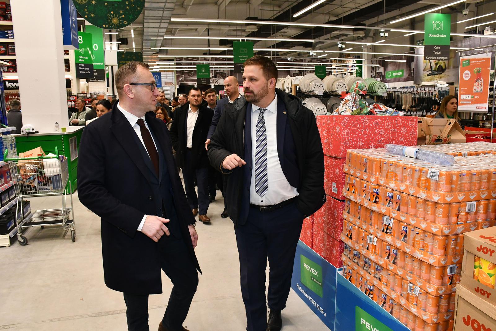 Otvorenje nove trgovina Pevex u Đakovu