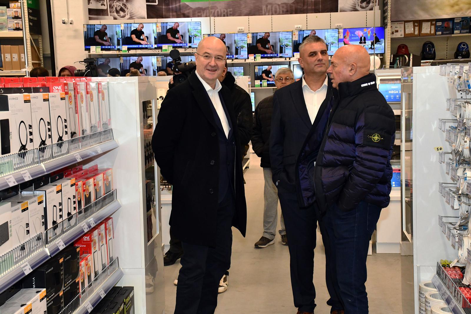 Otvorenje nove trgovina Pevex u Đakovu