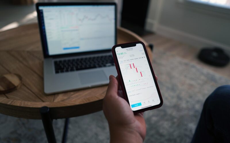 Groznica AI ulaganja: Podatkovni centri vrijedni milijarde dolara preuzimaju svijet, kompanije ulažu, no stvarni trošak plaćaju građani