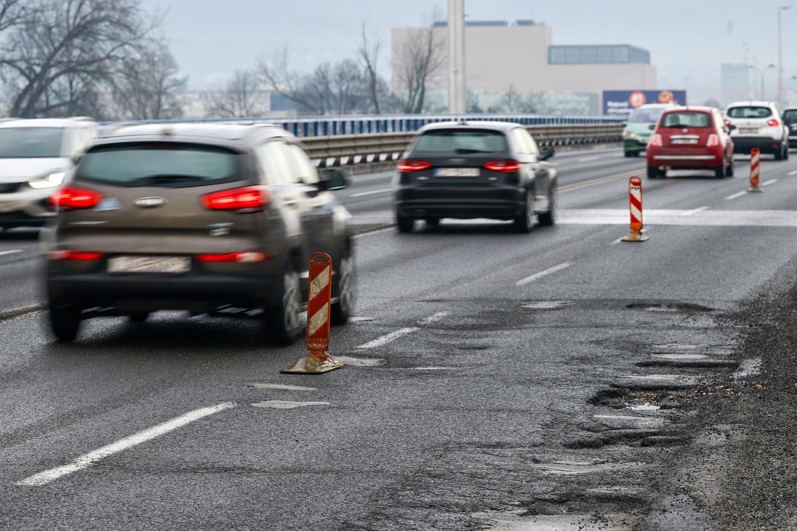 Zagreb: Započela hitna sanacija kolnika na Aveniji Većeslava Holjevca