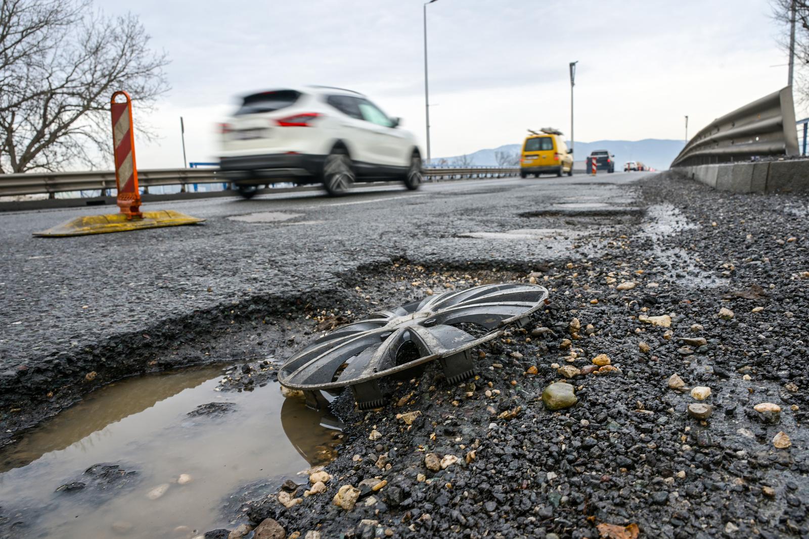 Zagreb: Započela hitna sanacija kolnika na Aveniji Većeslava Holjevca