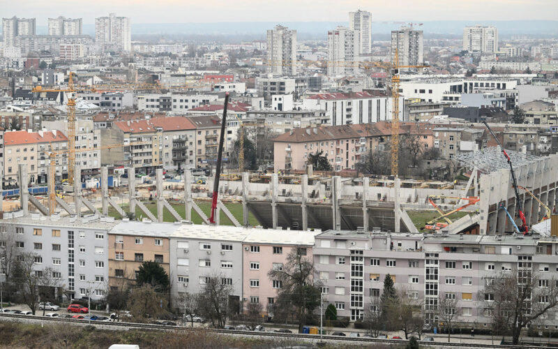 Akcija stadion: U gradu bolnica nalik na krležijanske ratne stacionare, grade se dvije arene za nogometne prekupce