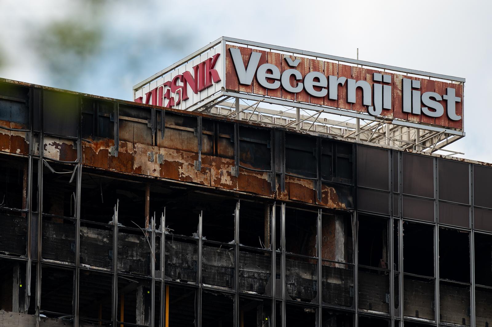 Zagreb: Radnici u zaštitnim odjelima nastavili s pripremama za rušenje Vjenikova nebodera