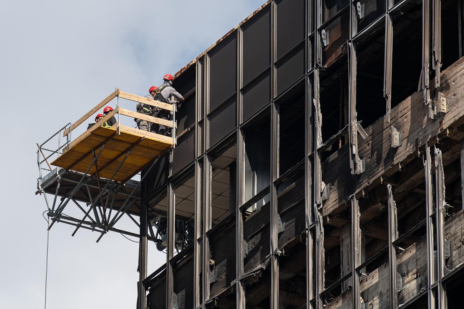 Zagreb: Radnici u zaštitnim odjelima nastavili s pripremama za rušenje Vjenikova nebodera