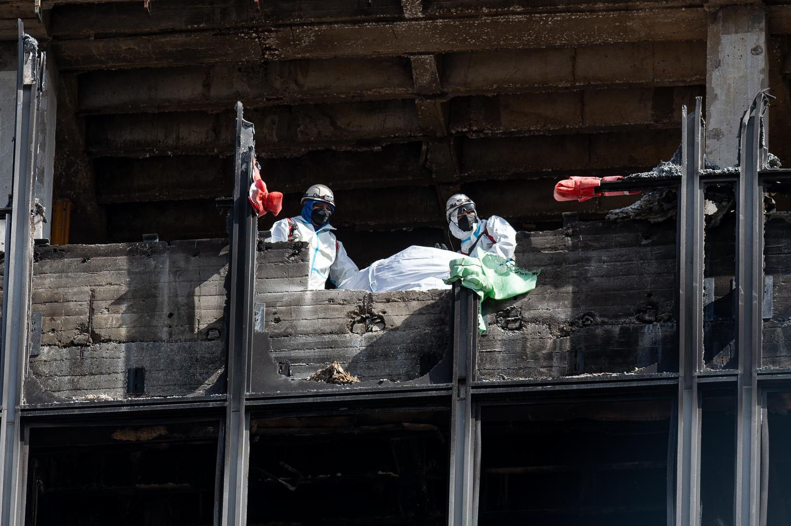 Zagreb: Radnici u zaštitnim odjelima nastavili s pripremama za rušenje Vjenikova nebodera