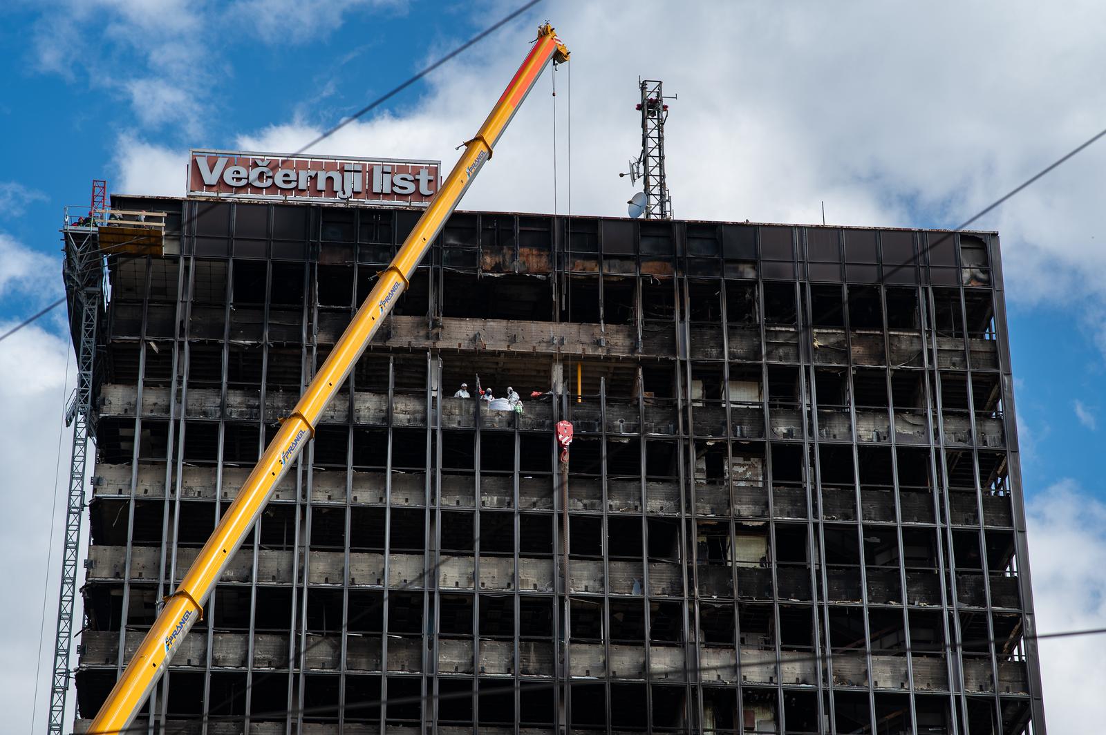 Zagreb: Radnici u zaštitnim odjelima nastavili s pripremama za rušenje Vjenikova nebodera