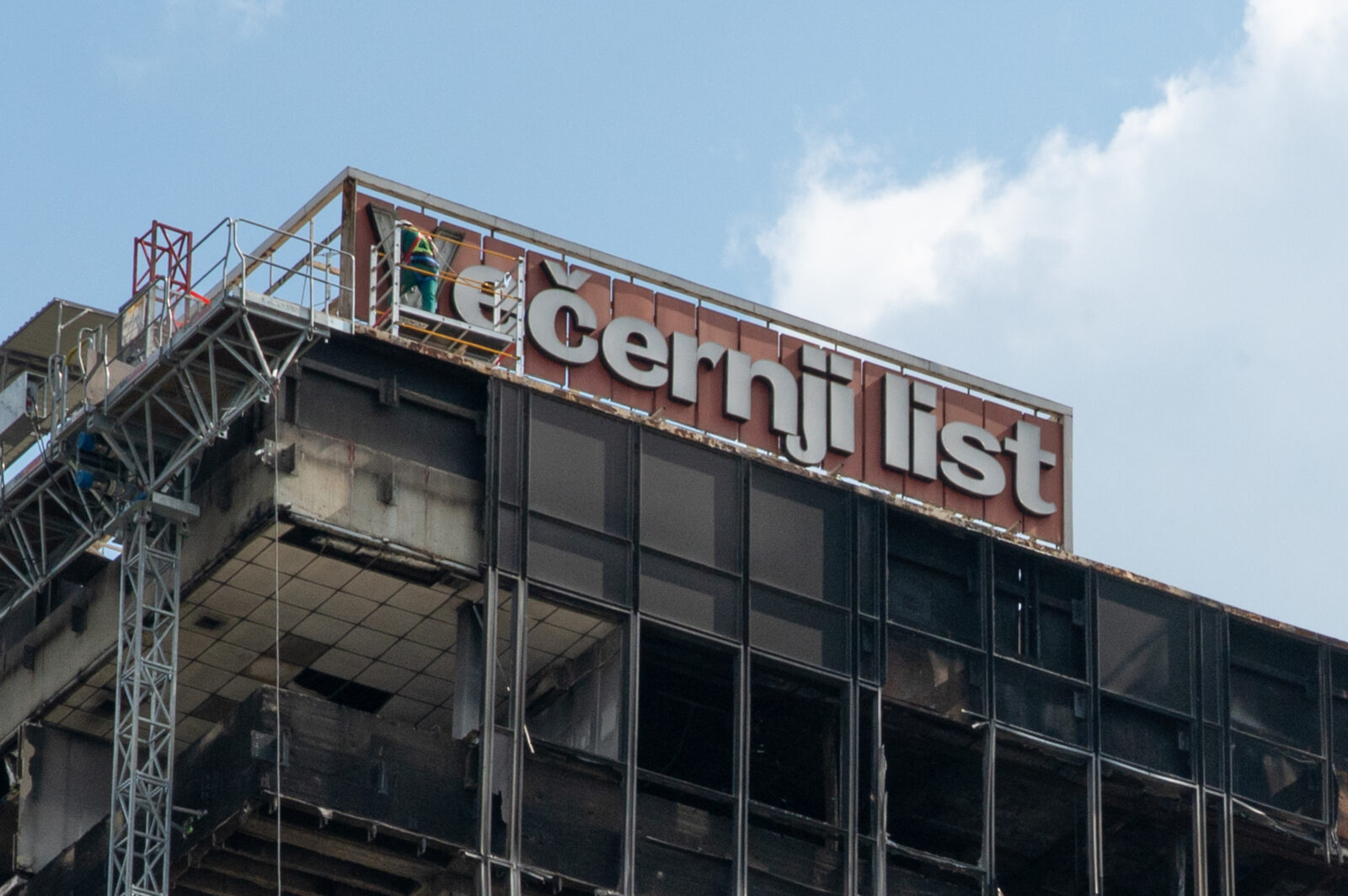 Zagreb: Uklanjanje natpisa Večernji list sa zgrade Vjesnika