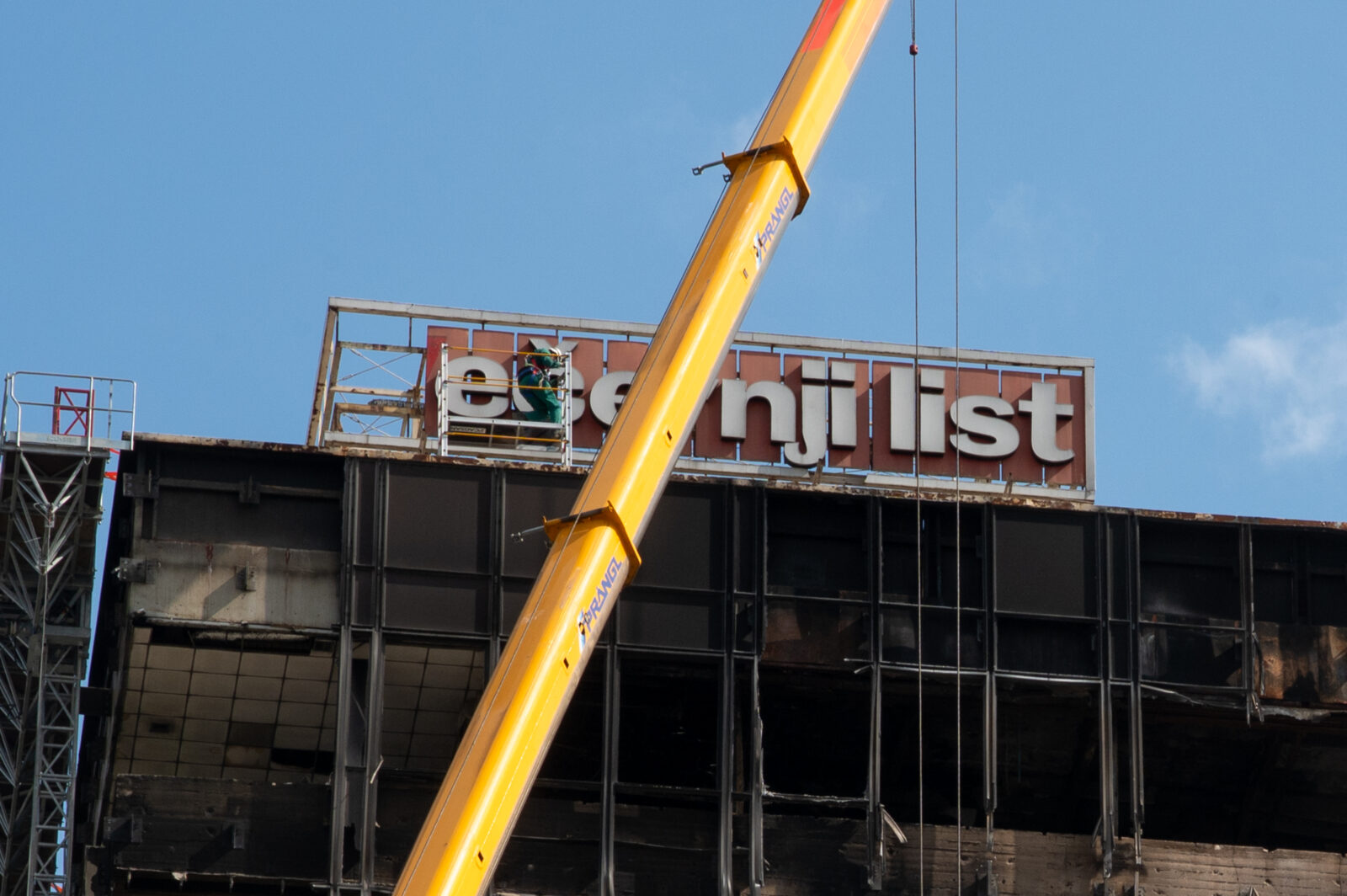 Zagreb: Uklanjanje natpisa Večernji list sa zgrade Vjesnika