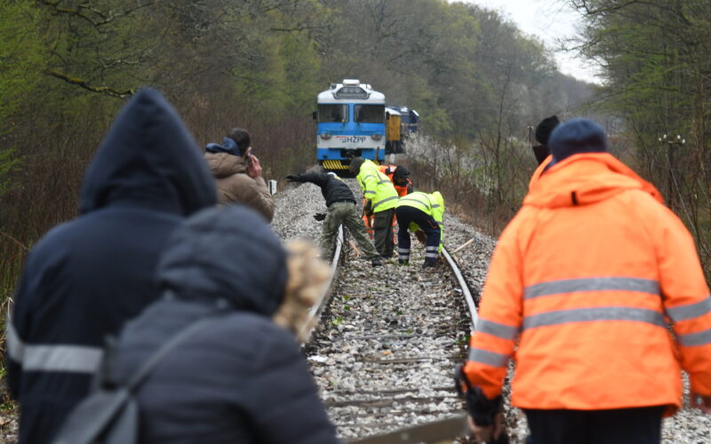 Koprivničko-križevačka županija: Nestanci struje, rušenje stabala, iskliznuo vlak