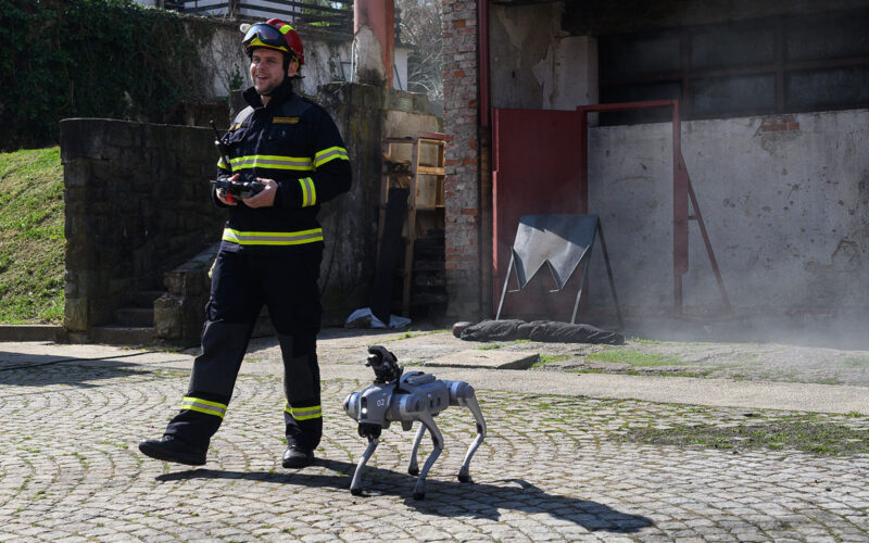Svaka sekunda je bitna: Robopas će tražiti ljude, pomagati našim vatrogascima i gasiti požare