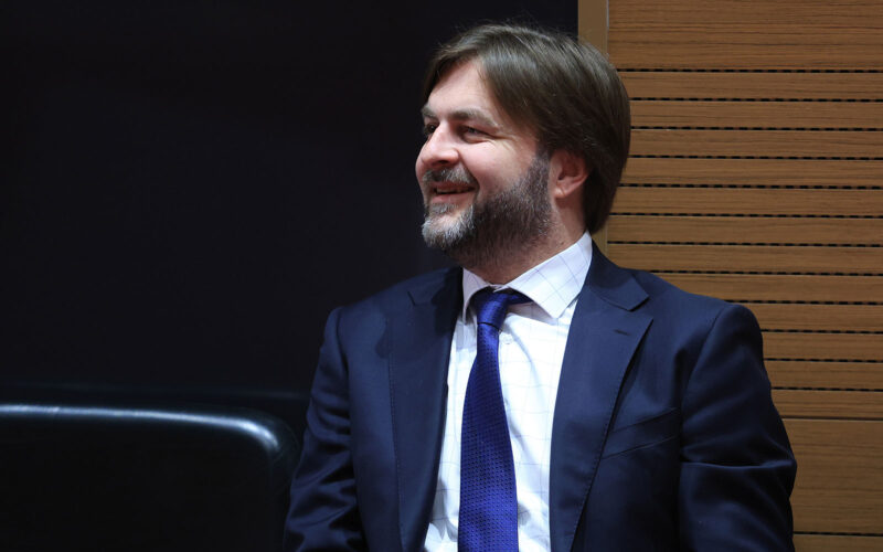 ‘Lokalce’ u deficit gurnuo rast investicija za 40% i plaća za 30%