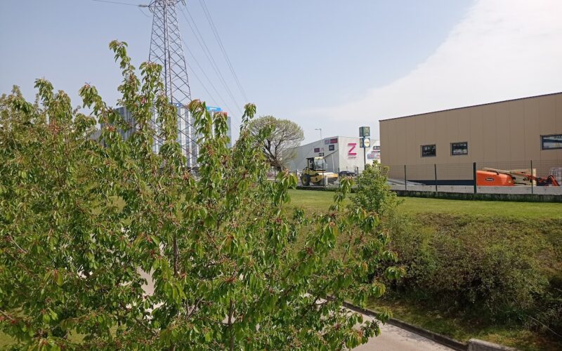 FOTO: Između dvije ‘šoping meke’ niče nova trgovina, evo kako napreduju radovi