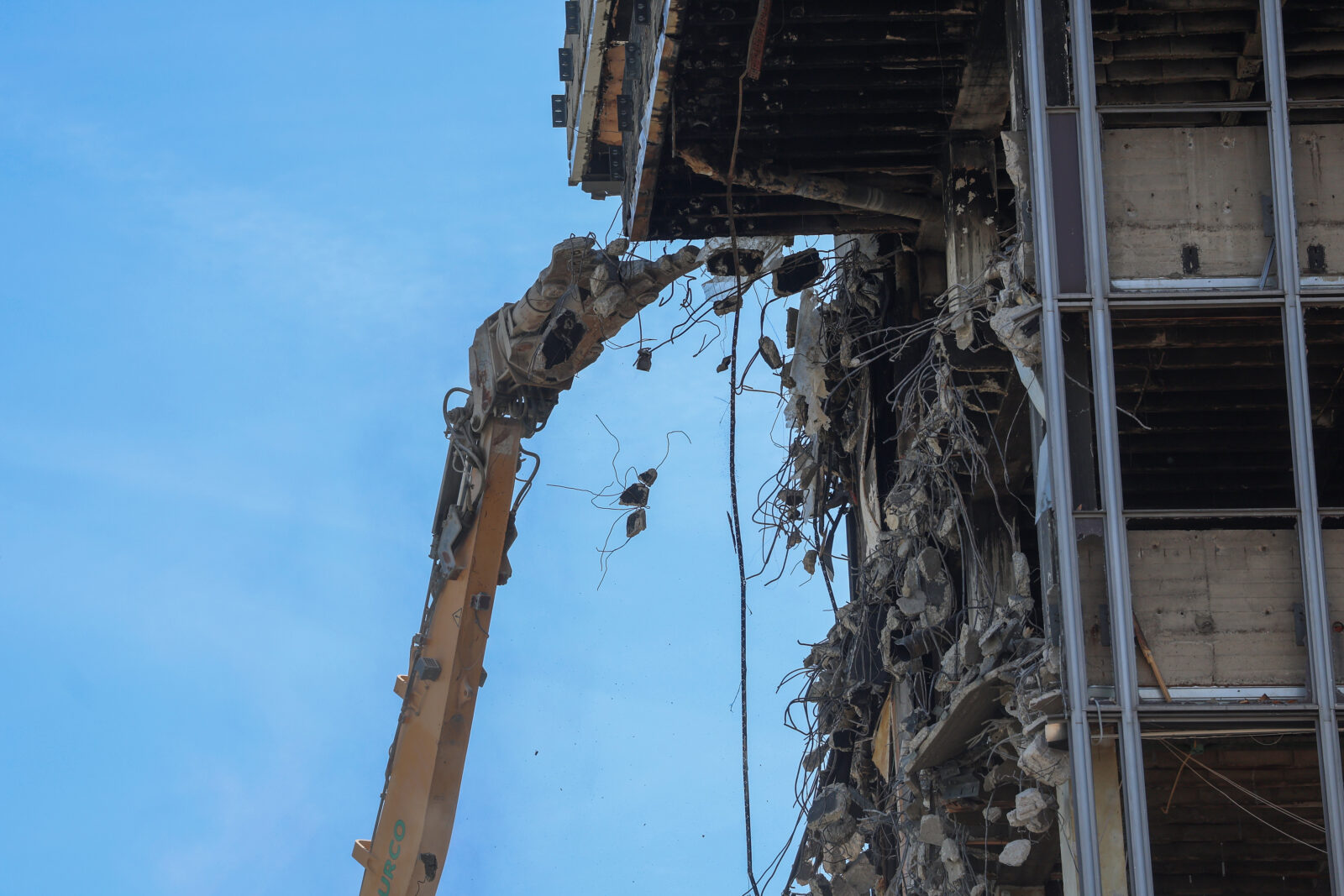 Zagreb:  Počelo uklanjanje dijela katova zgrade Vjesnika