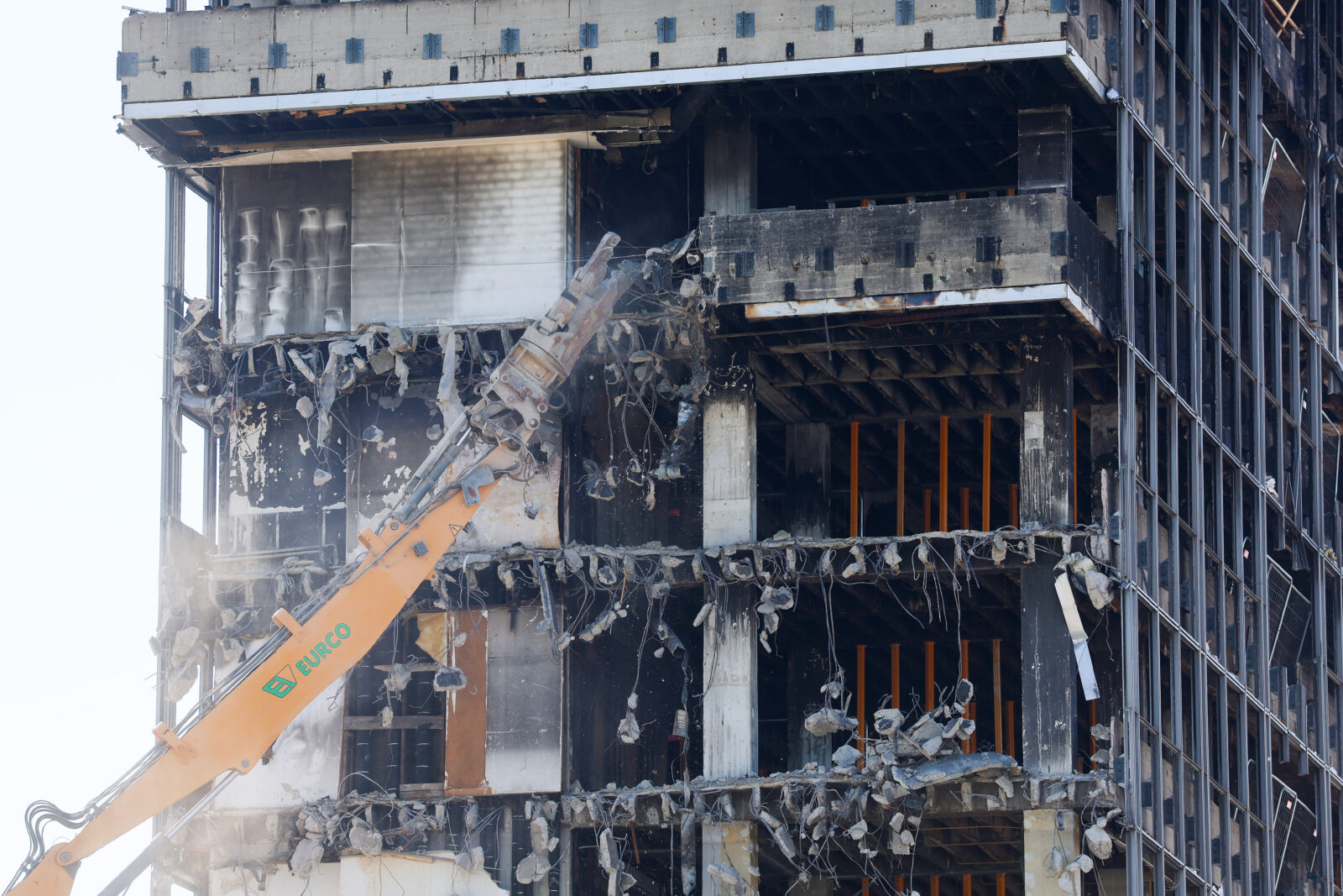 Zagreb:  Počelo uklanjanje dijela katova zgrade Vjesnika