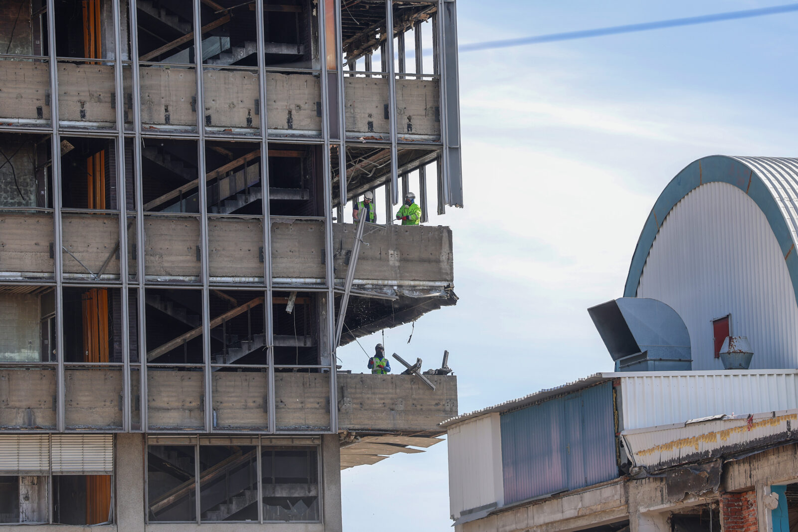 Zagreb:  Počelo uklanjanje dijela katova zgrade Vjesnika