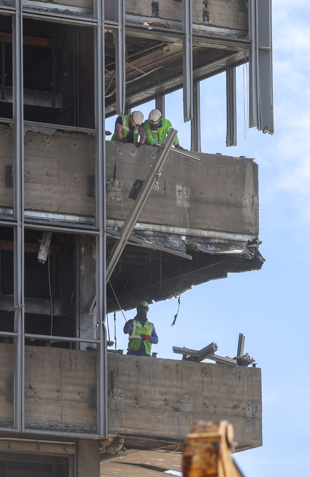 Zagreb:  Počelo uklanjanje dijela katova zgrade Vjesnika