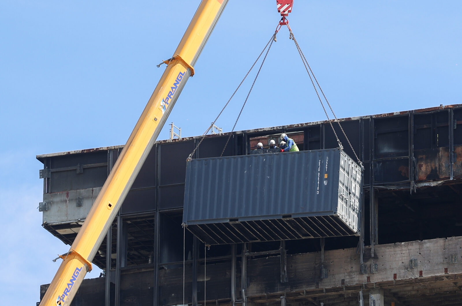 Zagreb:  Počelo uklanjanje dijela katova zgrade Vjesnika