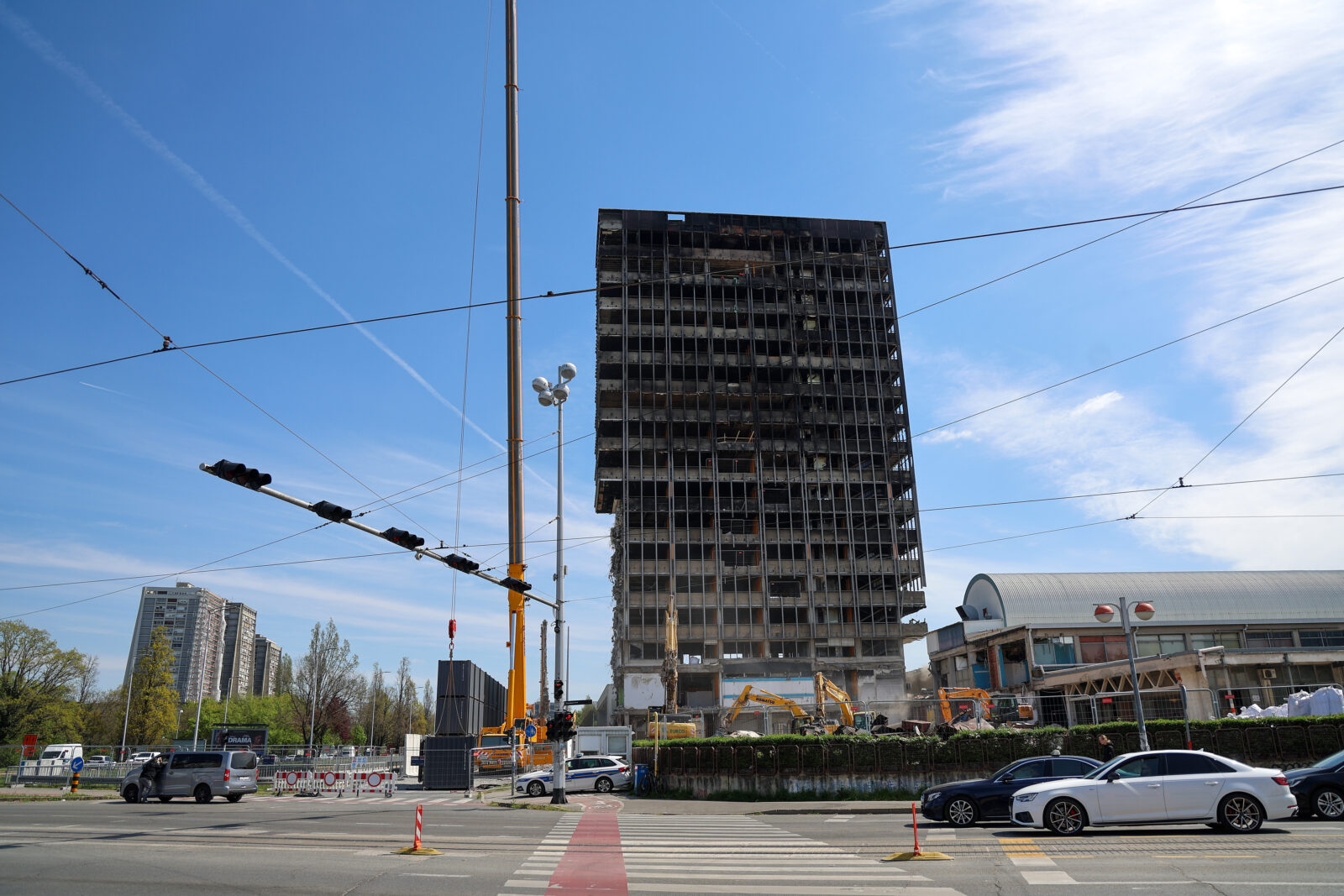 Zagreb:  Počelo uklanjanje dijela katova zgrade Vjesnika