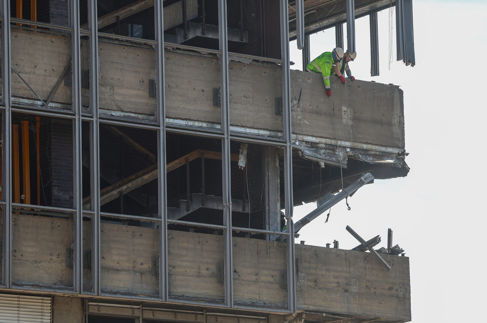 Zagreb:  Počelo uklanjanje dijela katova zgrade Vjesnika